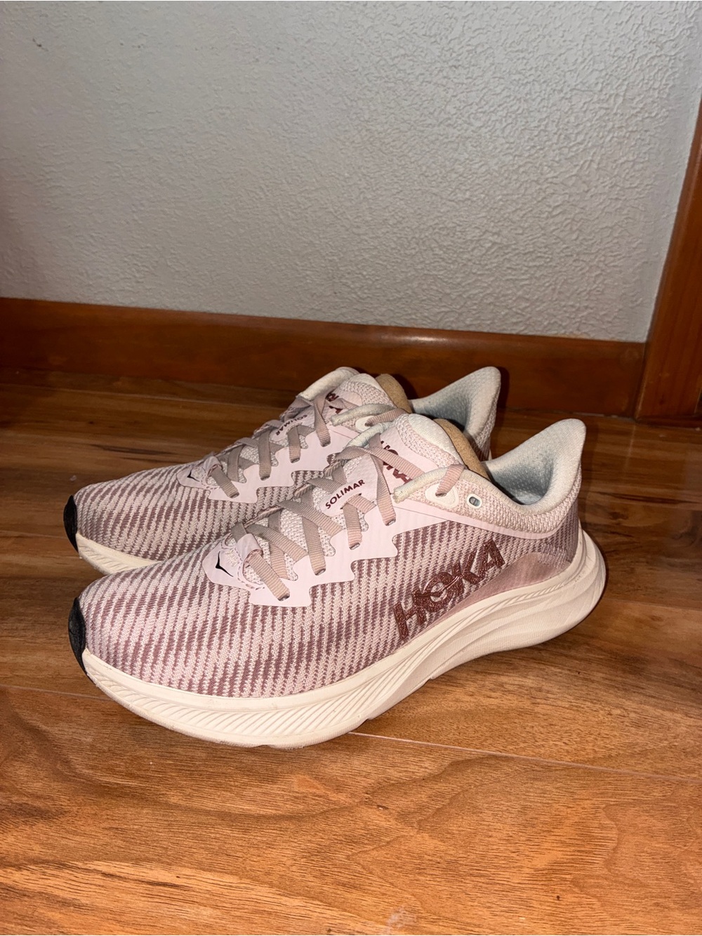 Hoka One One Women’s Solimar Athletic Running Sneaker Shoe, pink- size 7.5